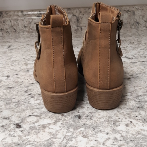 Rue 21 Etc  M 7/8 Ankle Boots. - Picture 4 of 8